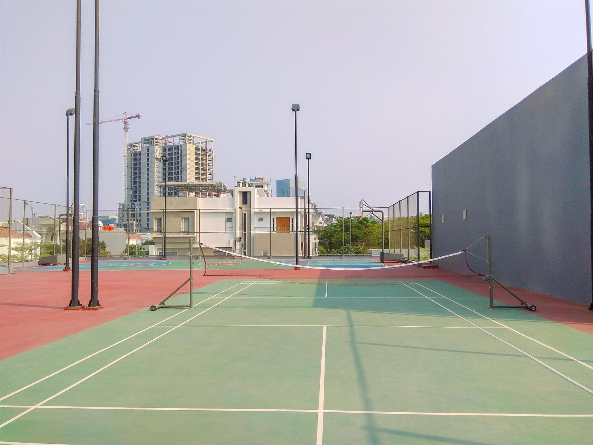 View 1br At Gold Coast Pik By Travelio Apartemen
