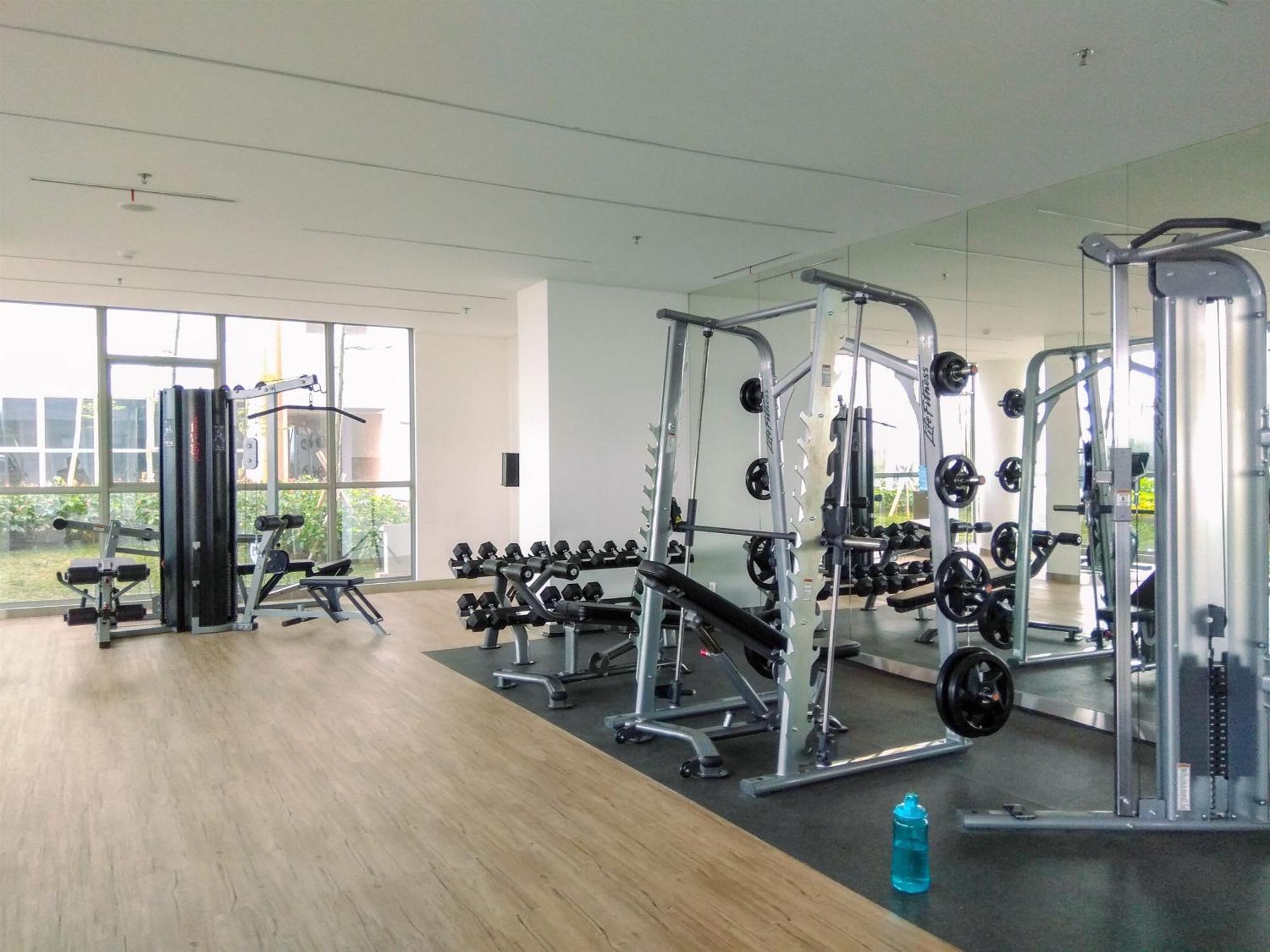 View 1br At Gold Coast Pik By Travelio Apartemen *